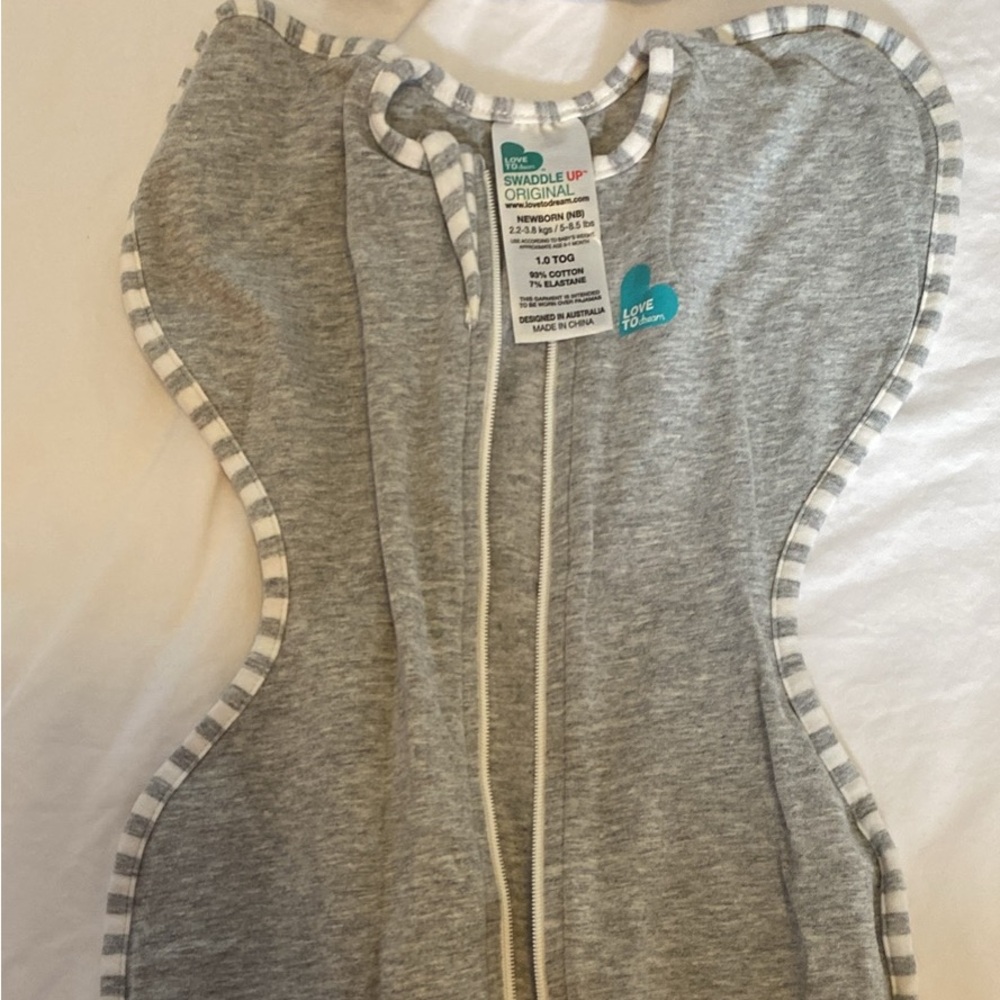 Love to dream - newborn - NWOT swaddle